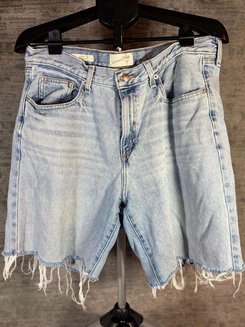 Universal Thread 90s Baggy Light Wash Raw Hem Denim Bermuda Shorts Size 12R